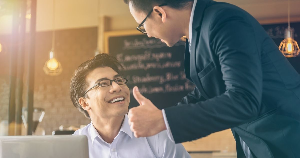 「見られている意識」が成果を変える？観察者効果を活かして、テレアポのやる気と集中力を高める実践テクニックを紹介。